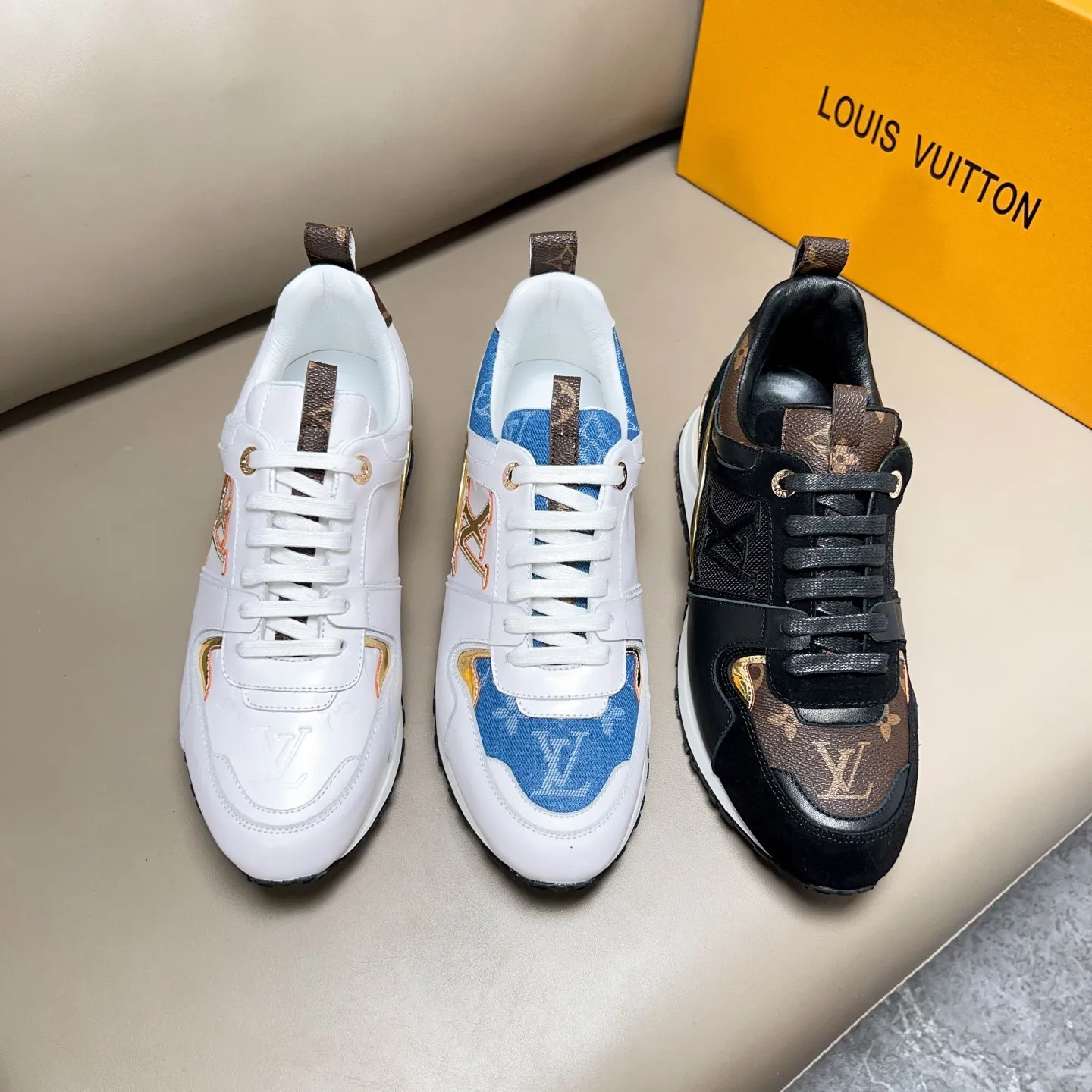 Factory price: 440💰【LV】Male and female couples model, sold simultaneously at counters, original classic 1:1 copy, original designer design, imported calf + sheepskin lining, L gold unique design on both sides, fashionable and trendy. 🔍🔍Original quality @ No pressure to enter and leave the counter at will, the original replica outsole is suitable for all kinds of travel, making it worth owning. Welcome all sellers to sell in the picture above. We can send one piece on behalf of you. Male size: 38-44 (can be customized to 45 sizes), female size: 35-39 (can be customized to 40 sizes)